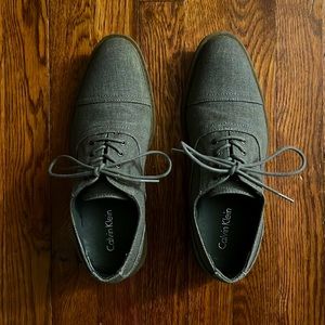 Gray Men’s 7.5 Calvin Klein Cap Toe Oxfords